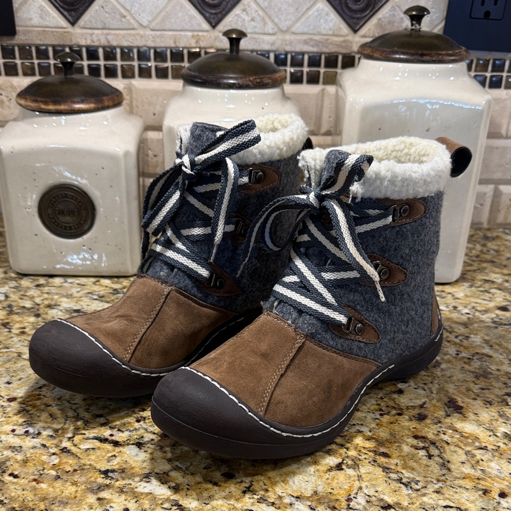 Muk Luks lace up boot